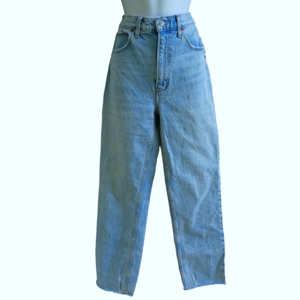 26x29.5 Abercrombie & Fitch The 90s Straight Ultra High Rise Jeans Raw Hem